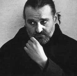 本文以Béla Tarr的电影为切入点，粗浅地讨论了电影内容的层次及相应的观影感受。