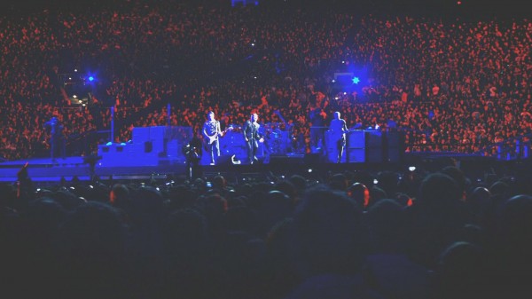 U2 360 ° at the Rose Bowl - Blu-Ray - 1080p - x264 - DTS-HD - [DDR].mkv_20100821_194436