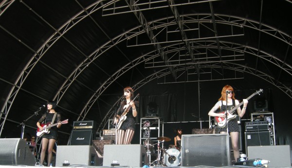 dum dum girls 01
