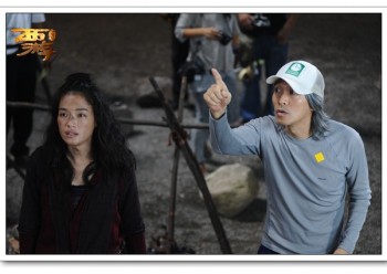 周星驰似是而非的解决了难题，不是他没想到或能力达不到，我猜测他并不那么的在乎你怎么看，甚至还有一点作为喜剧创作人的自觉——这些隐含的意义，但愿观众永远看不出来，说教是一种恶趣味，说教到每个人都感觉到的那么明显就不好玩了。笑一场，少白头。