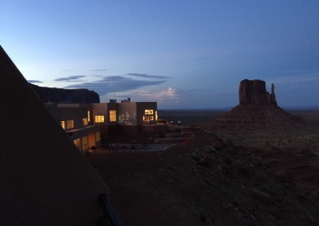 我喜欢在西部片中回到自然，感受地理对心理的强大震撼。