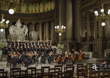 当代的影像作品中，已很少见这样同时具备观念与叙事素养的作品。它似乎轻而易举地疏通了两者之间的边界。