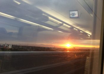 煮一碗亲手擀的面，对于“自言本是京城女”的我们来说，是胃的安抚，聊解乡愁。