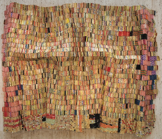 图11: El Anatsui, 加纳艺术家, 活跃于尼日利亚, 1944- , 《达努》 ，2006，铝、铜线，223.5 cm x 350.5 cm ，Chazen 艺术馆, 2006.35, 通过J. David and Laura Seefried Horsfall Endowment Fund购入